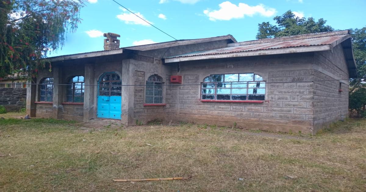 1/4 Acre 3 Bedroom house Lanet - Image 1