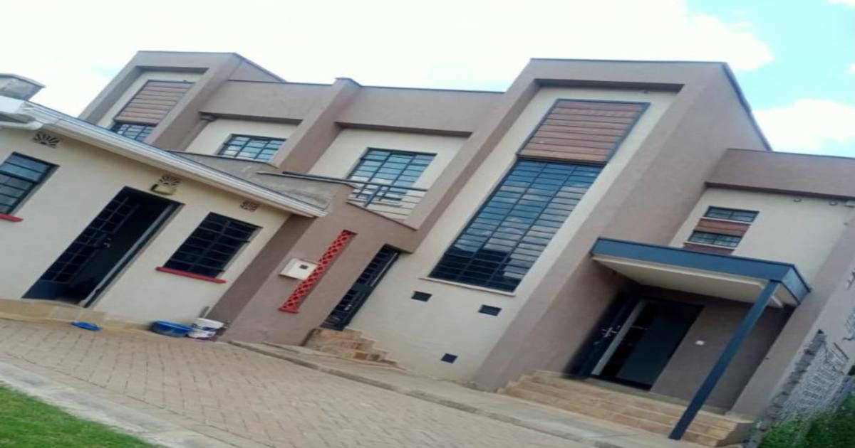 Kiamunyi Mansion with 2 separate guest wings